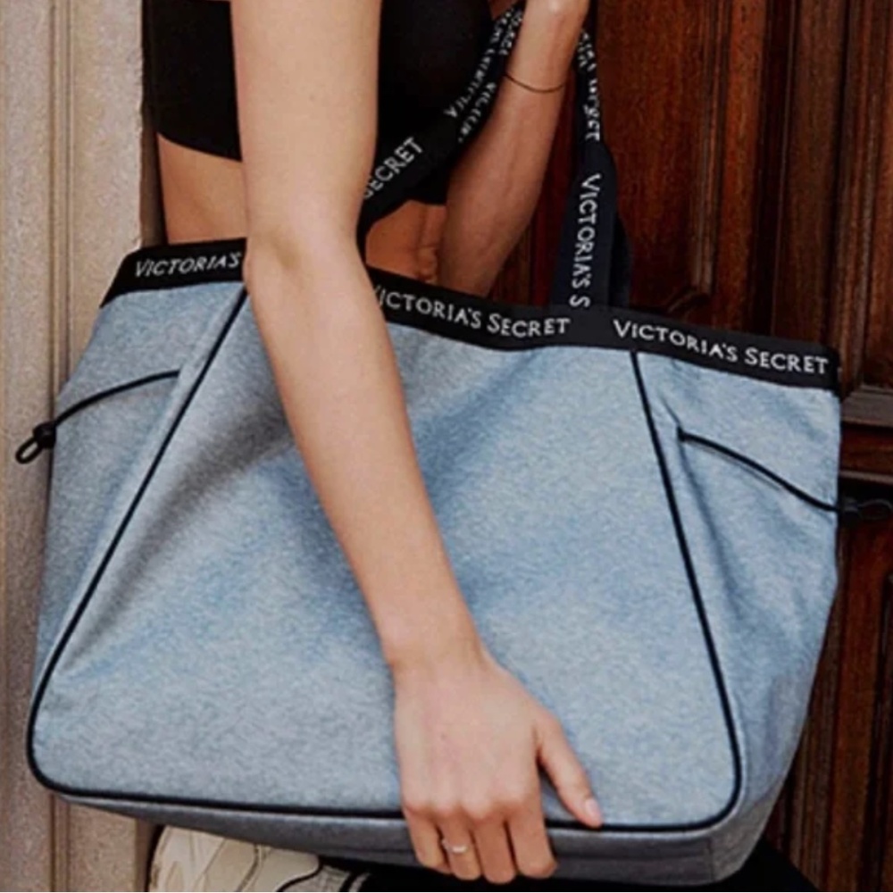 *FINAL CLEARANCE PRICE* LAST ONE! NWT Victoria's Secret Large Sport Cinch Tote - Picture 1 of 4
